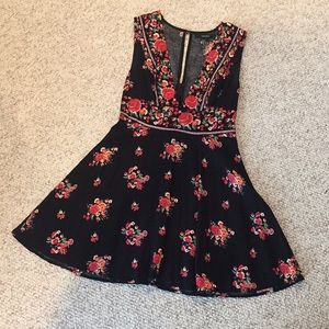 Keyhole flower dress -Forever 21